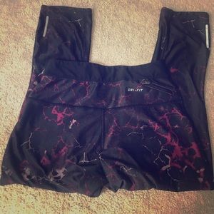Nike Alert! 🚨 XS Cropped Workout Leggings